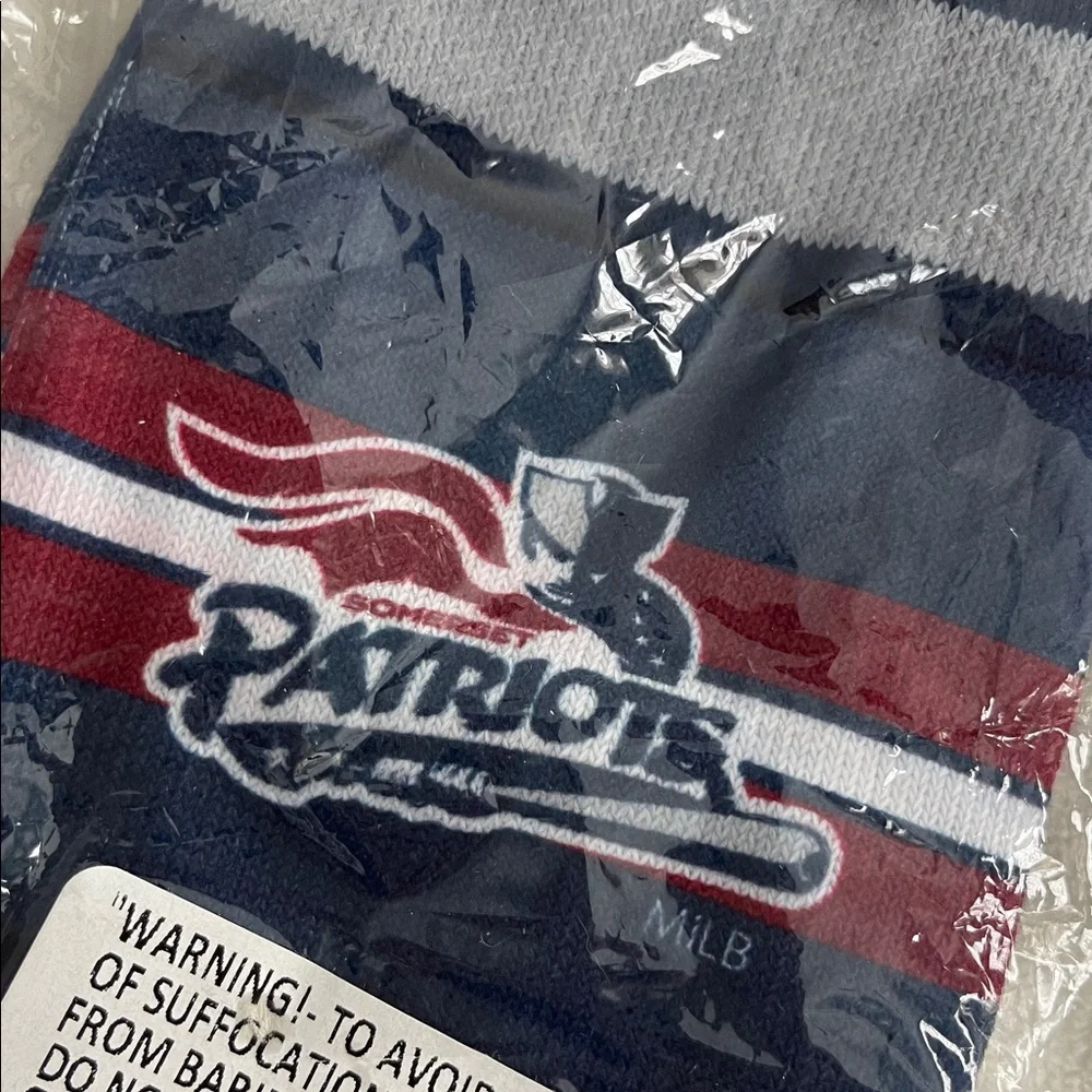 Patriots New England football Navy Gray red Socks youth net